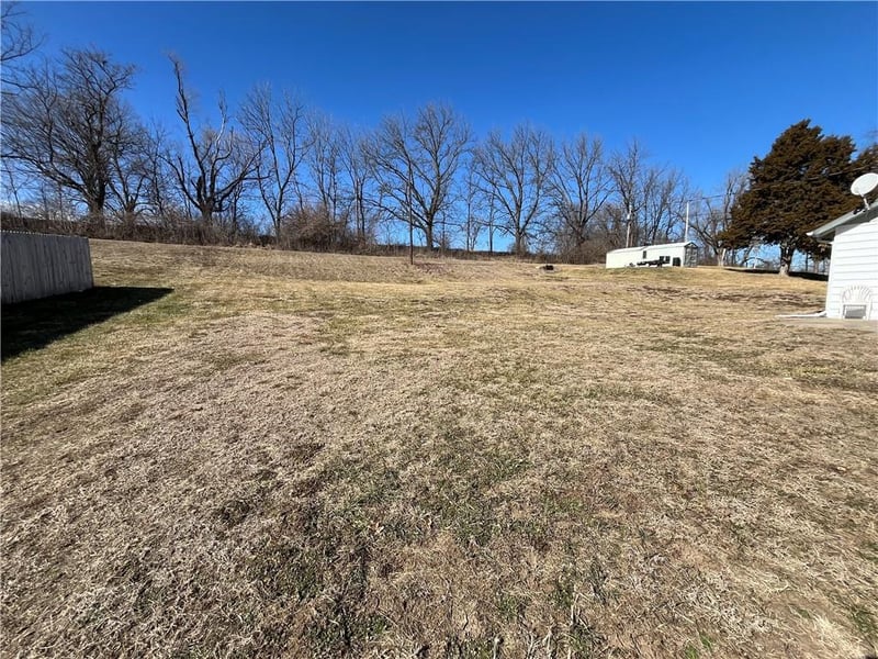 5518 Karrasch St, St Joseph, MO 64505