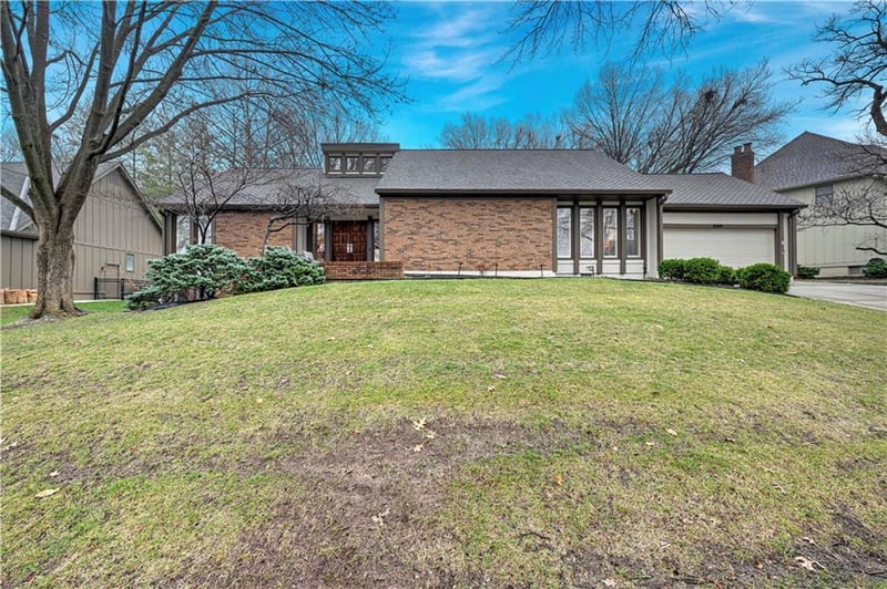 10169 Mackey St, Overland Park, KS 66212