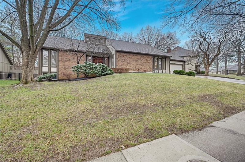10169 Mackey St, Overland Park, KS 66212