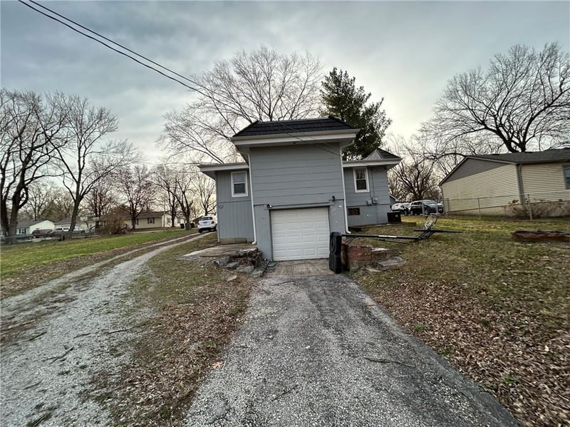 505 18th St, Blue Springs, MO 64015