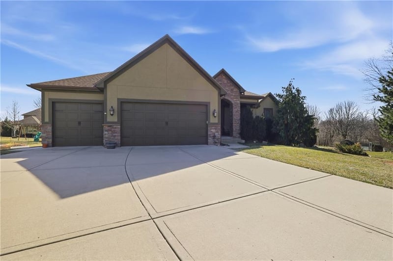 25007 W 77th St, Shawnee, KS 66227