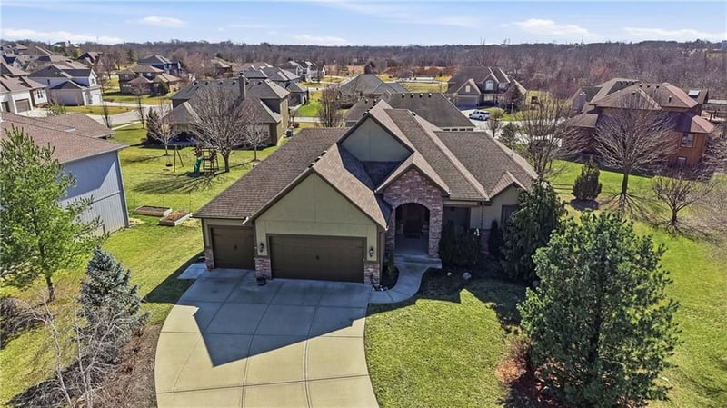 25007 W 77th St, Shawnee, KS 66227