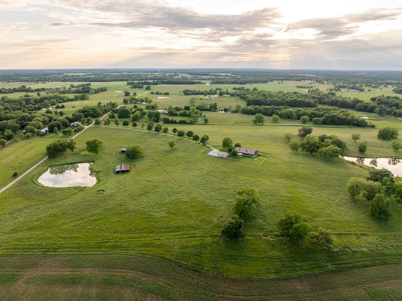 662 6th St, Schell City, MO 64783