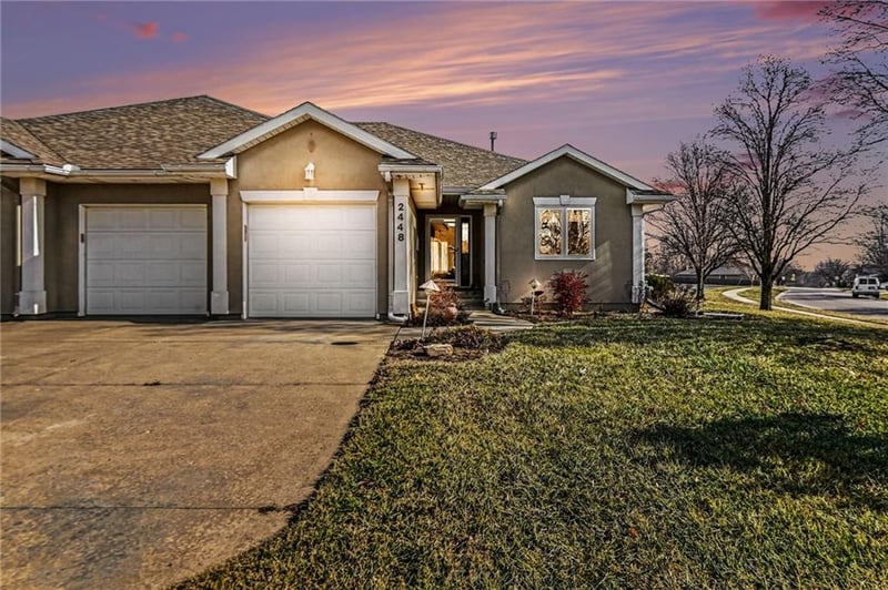 2448 Golf View Ct, Topeka, KS 66614