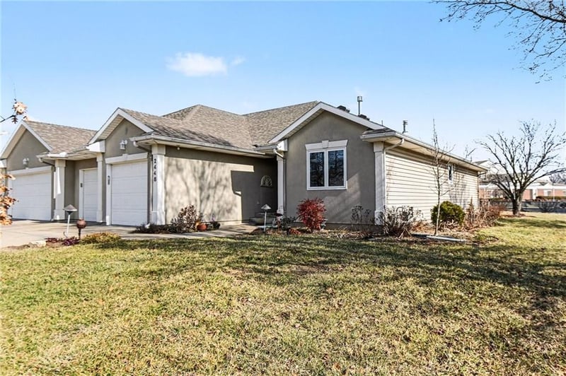 2448 Golf View Ct, Topeka, KS 66614
