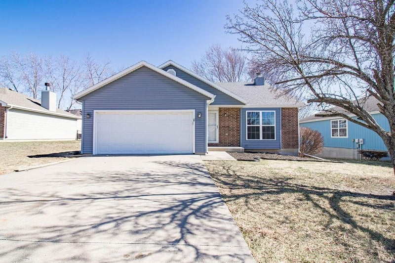 1206 Foxridge Dr, Warrensburg, MO 64093