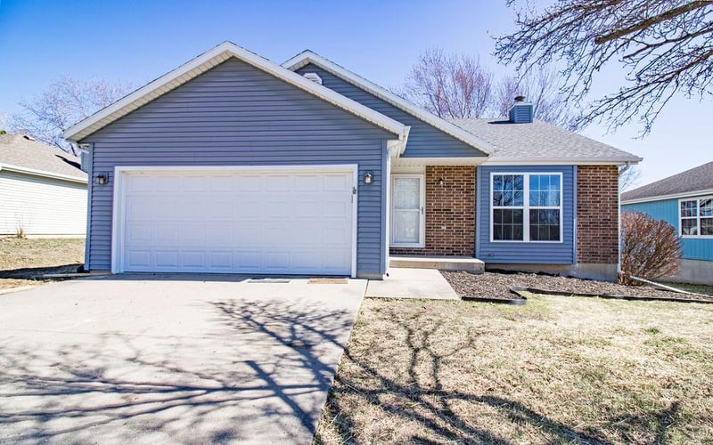 1206 Foxridge Dr, Warrensburg, MO 64093