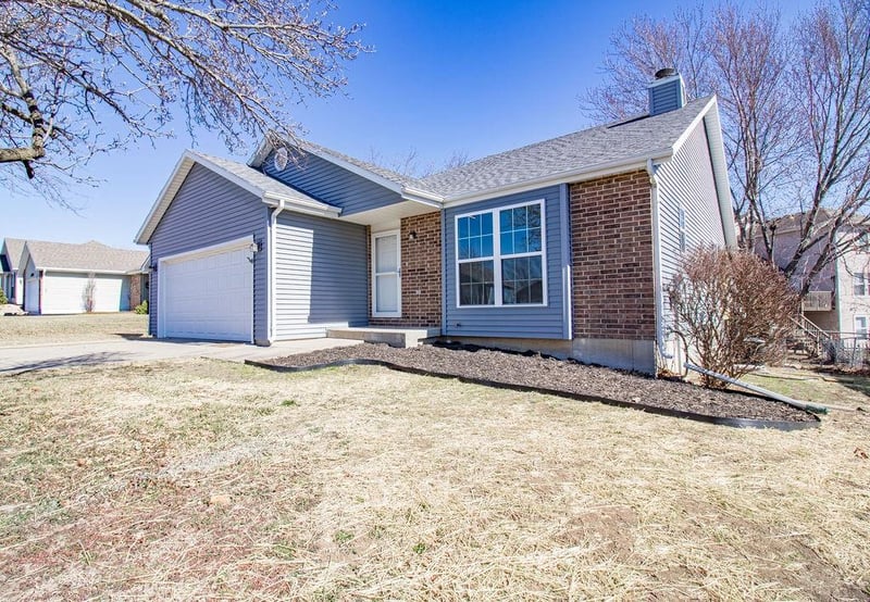 1206 Foxridge Dr, Warrensburg, MO 64093