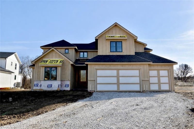 8369 77th Ter, Kansas City, MO 64158