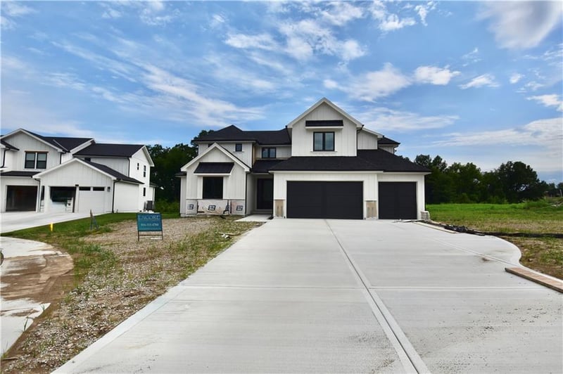 8369 77th Ter, Kansas City, MO 64158