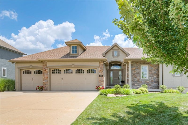 1819 NE 102nd Ter, Kansas City, MO 64155