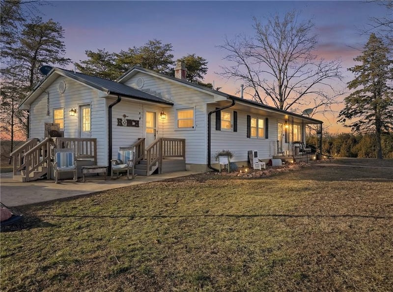 20567 York Rd, Brunswick, MO 65236