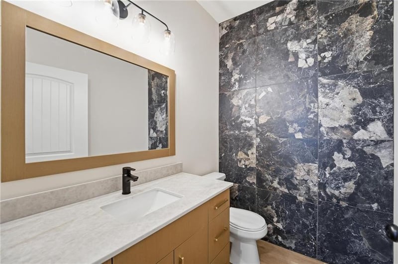 217 Orchard Ct, Lee's Summit, MO 64063