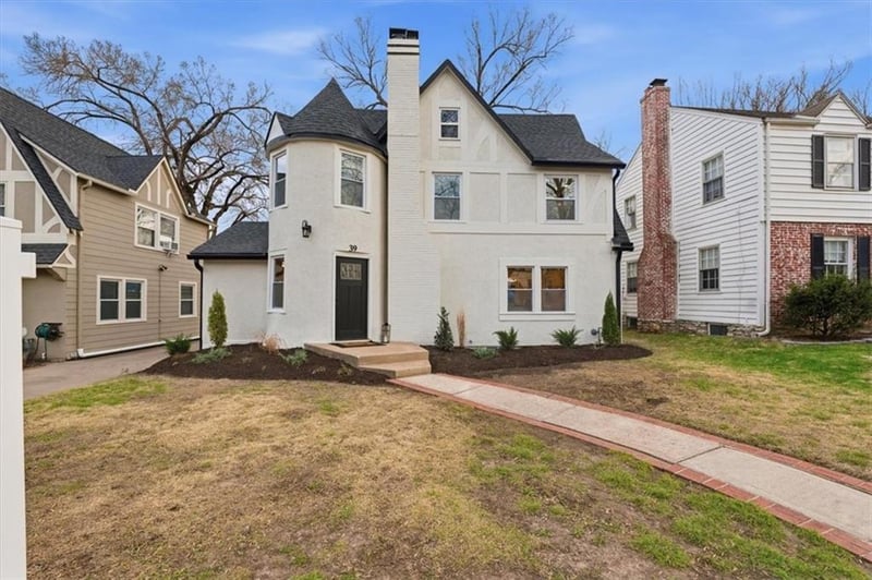 39 70th Ter, Kansas City, MO 64113