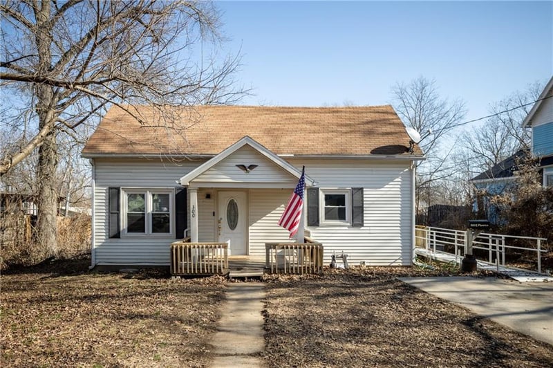300 Florence St, Windsor, MO 65360