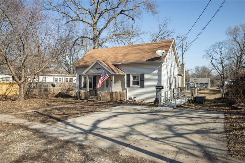 300 Florence St, Windsor, MO 65360