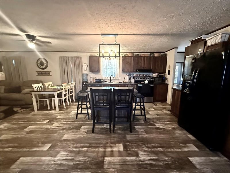 19525 50th Rd, Parsons, KS 67357
