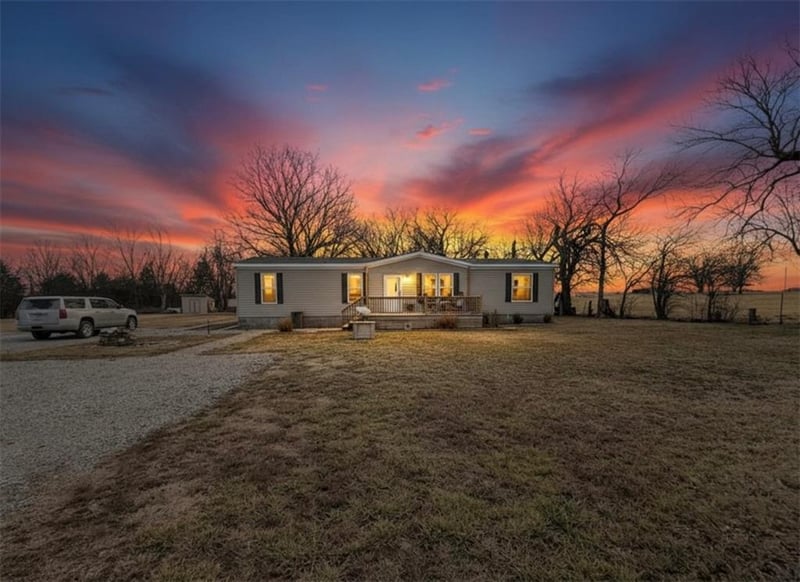19525 50th Rd, Parsons, KS 67357