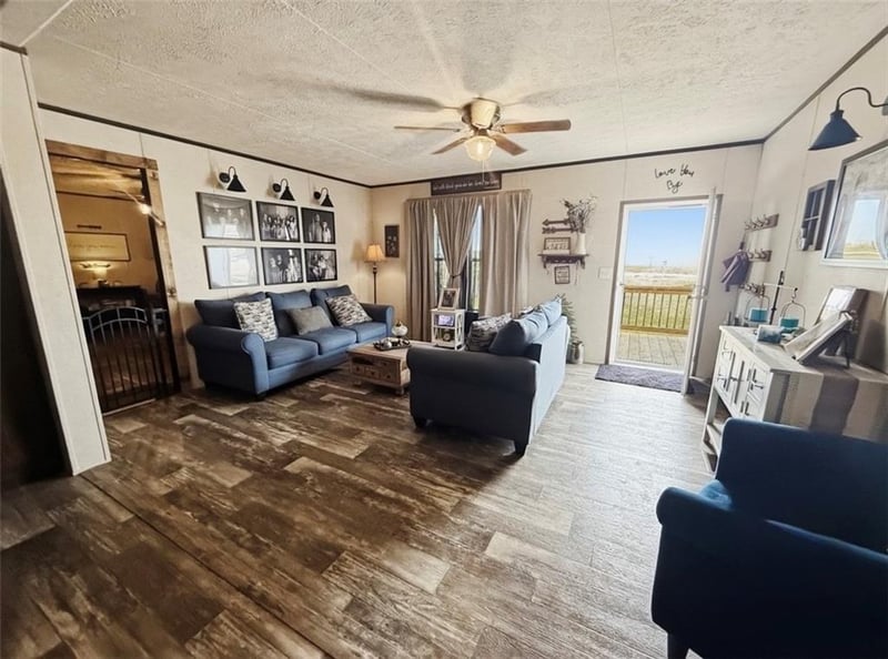 19525 50th Rd, Parsons, KS 67357