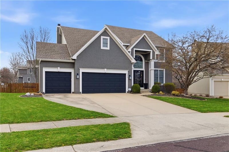 5324 W 160 St, Overland Park, KS 66085