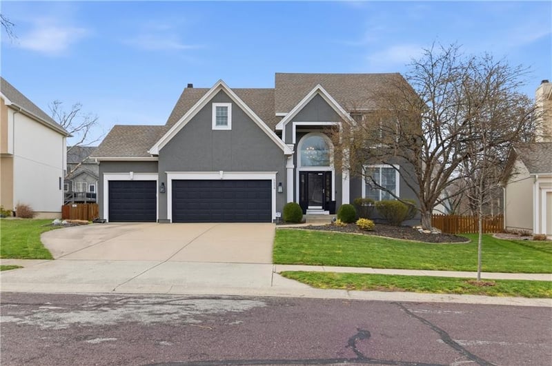 5324 W 160 St, Overland Park, KS 66085