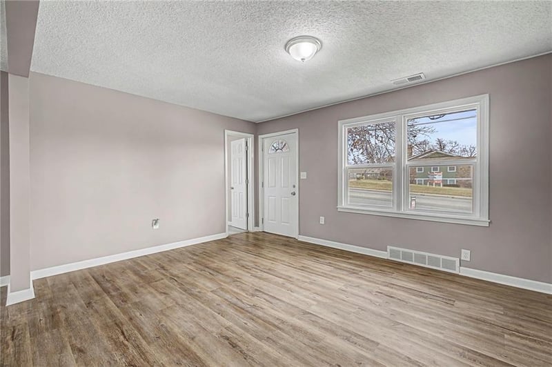 5800 Antioch Rd, Kansas City, MO 64119