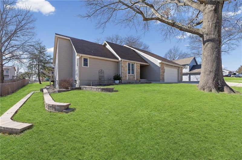 10907 E 98th Ter, Kansas City, MO 64134