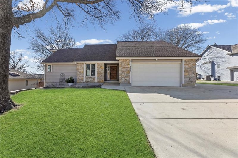 10907 E 98th Ter, Kansas City, MO 64134
