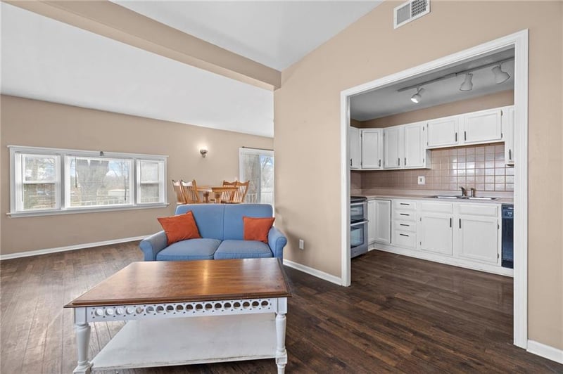 2407 57th Ter, Gladstone, MO 64118