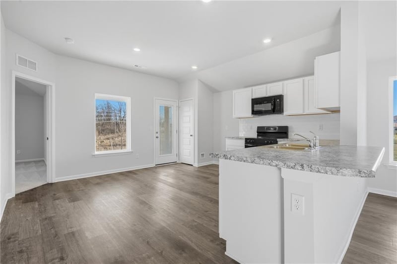 516 Nelson Dr, Blue Springs, MO 64014