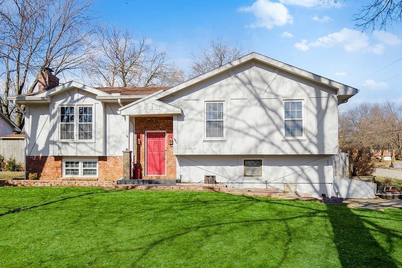 1800 Thornton St, Leavenworth, KS 66048