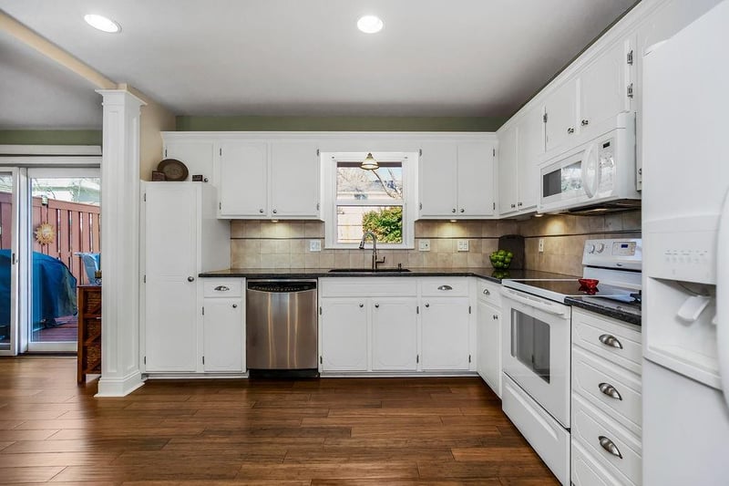 1800 Thornton St, Leavenworth, KS 66048