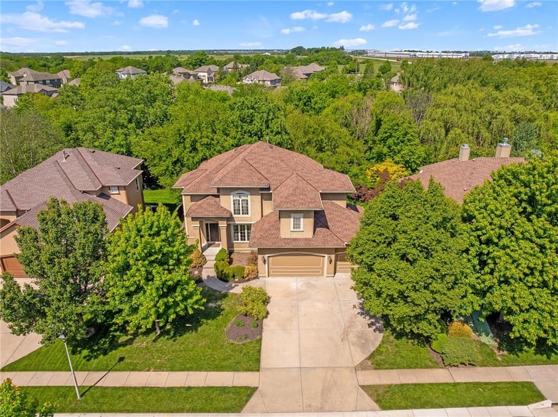 17560 Brockway St, Olathe, KS 66062