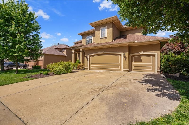 17560 Brockway St, Olathe, KS 66062