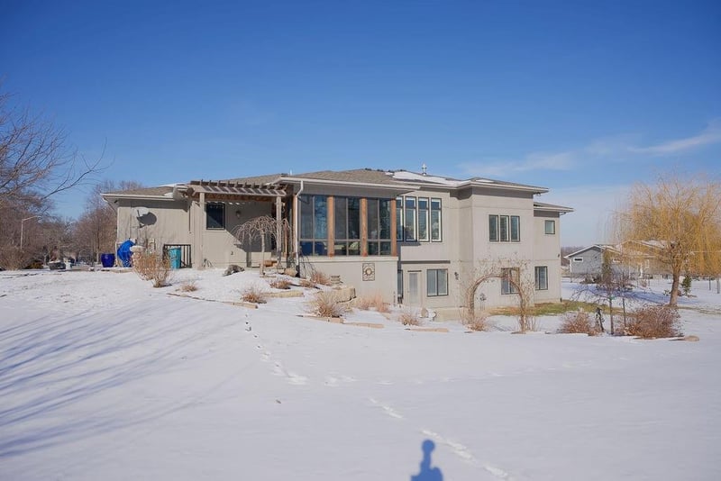 10405 49th St, Shawnee, KS 66203