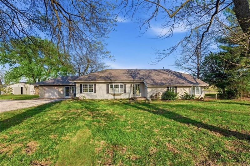 21503 State Route Y Hw, Belton, MO 64012