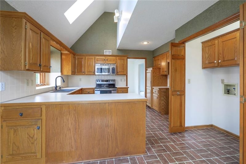 7609 115th St, Overland Park, KS 66210