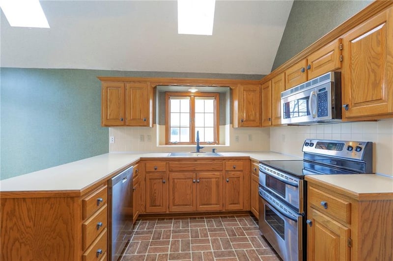 7609 115th St, Overland Park, KS 66210