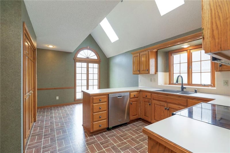 7609 115th St, Overland Park, KS 66210