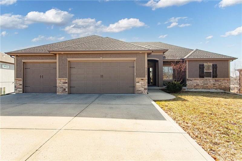 22905 42nd St Ct, Blue Springs, MO 64015
