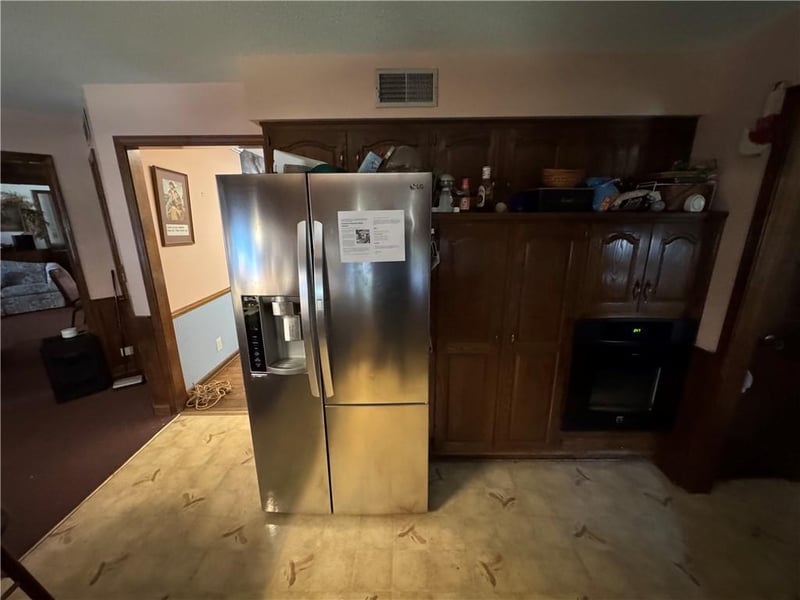 12325 Pinehurst Dr, Kansas City, KS 66109