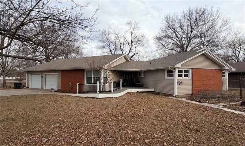 734 Leonard St, Girard, KS 66743