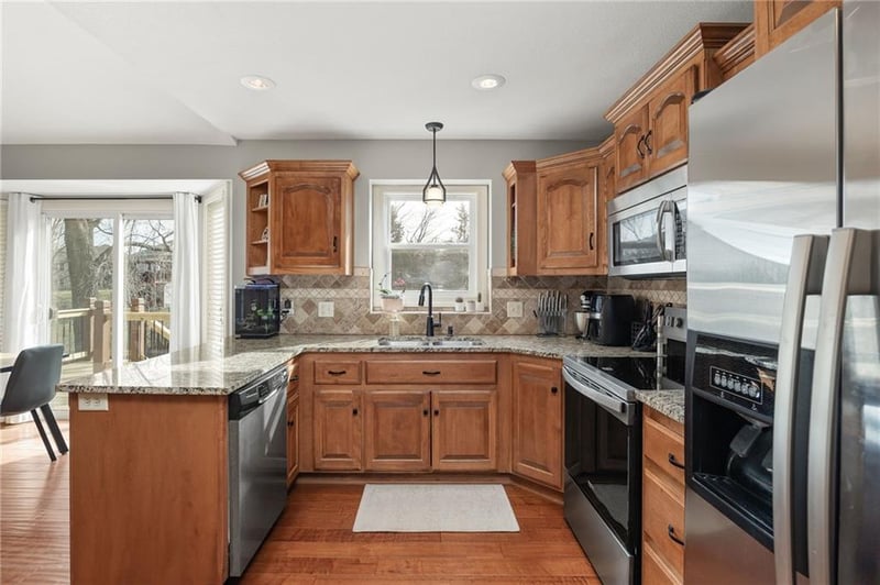 4704 Donnelly Dr, St Joseph, MO 64506