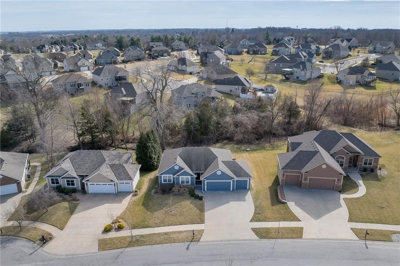 4704 Donnelly Dr, St Joseph, MO 64506