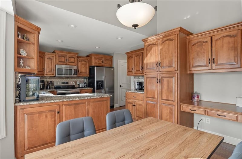 4704 Donnelly Dr, St Joseph, MO 64506