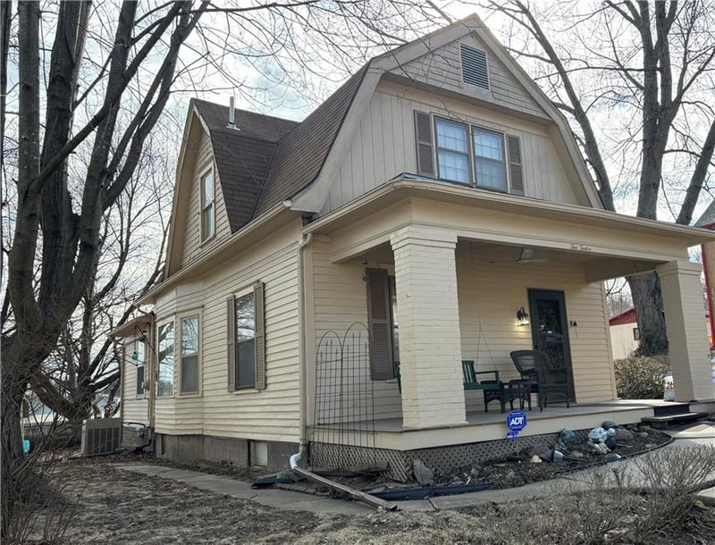 1012 Logan St, St Joseph, MO 64505