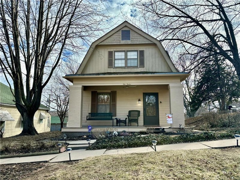 1012 Logan St, St Joseph, MO 64505