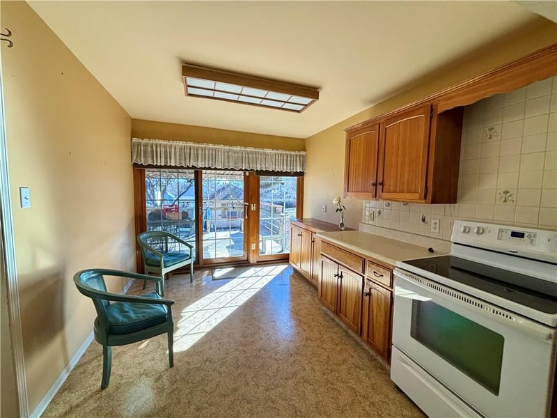 1012 Logan St, St Joseph, MO 64505