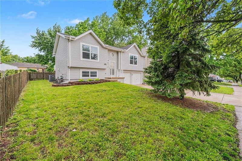 8531 110th Ter, Kansas City, MO 64157