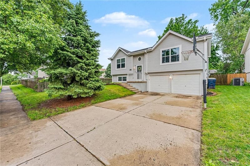 8531 110th Ter, Kansas City, MO 64157